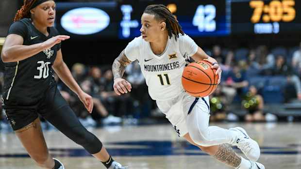 WVU_WBB_UCF_10_ACTION_kQD7D